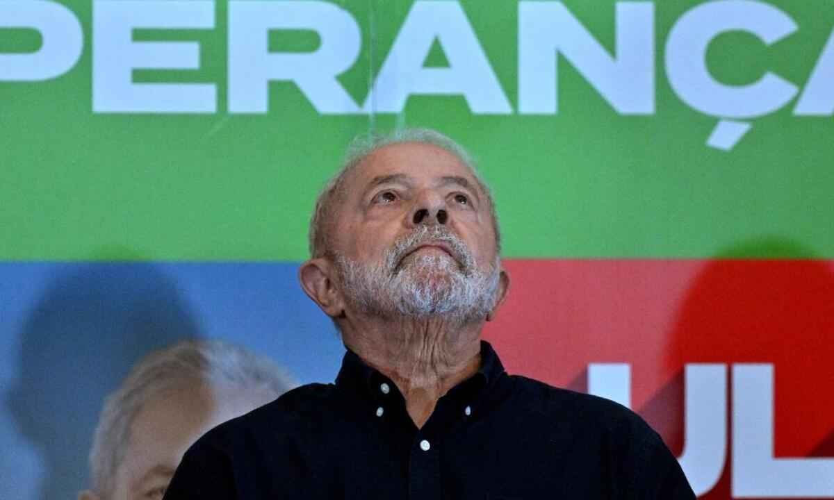 Lula promete isenção de Imposto de Renda para quem ganha até R$ 5.000 - NELSON ALMEIDA / AFP