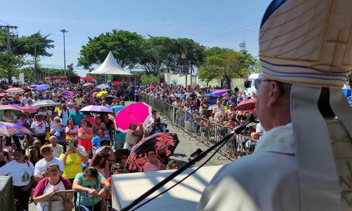 Dia de Nossa Senhora: o retorno da missa com fiéis na Praça da Cemig -  Taynan Carvalho