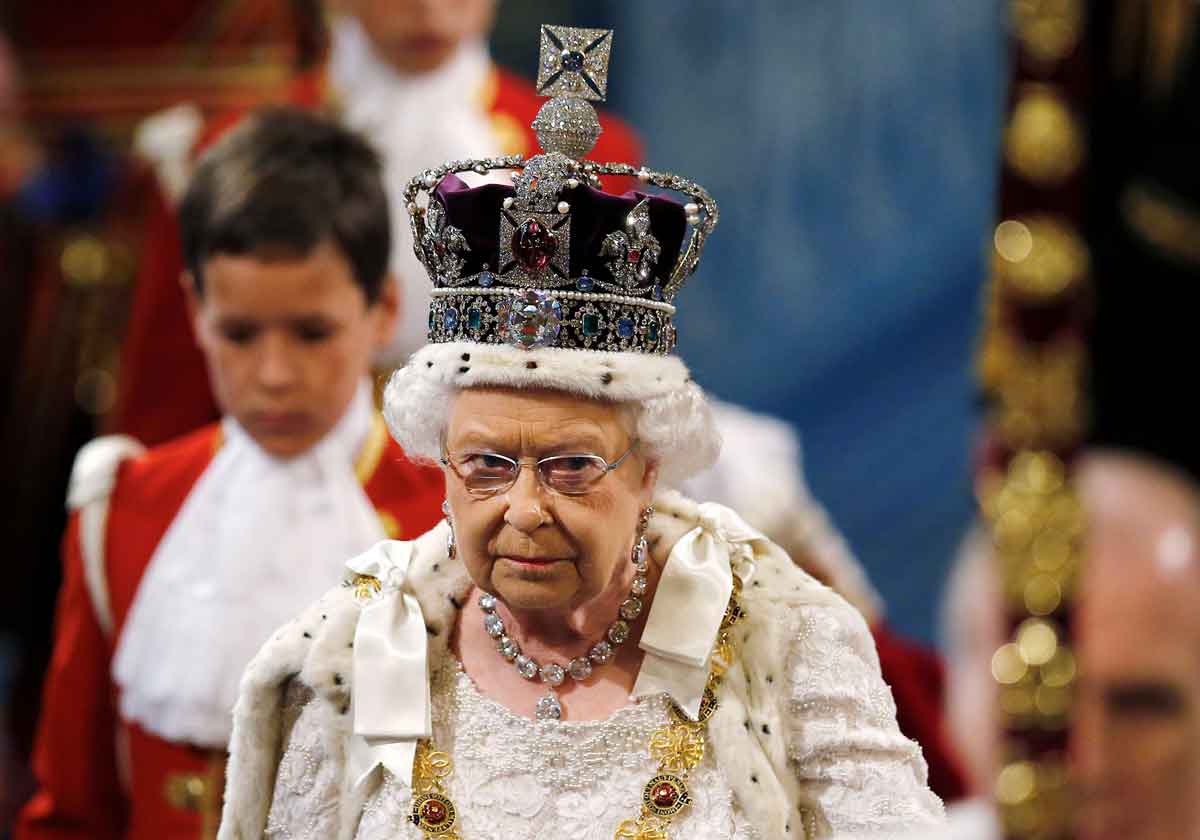 Joias da coroa britânica simbolizam poder e espiritualidade - Suzanne Plunkett/AFP/27/5/2015