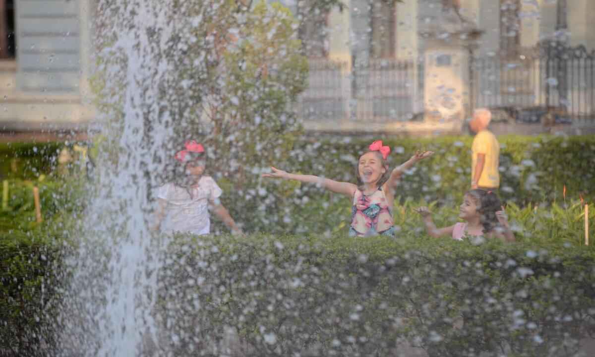 BH tem sensação de 28,5ºC e baixa umidade; calor continua até fim de semana - Túlio Santos/EM/D.A Press