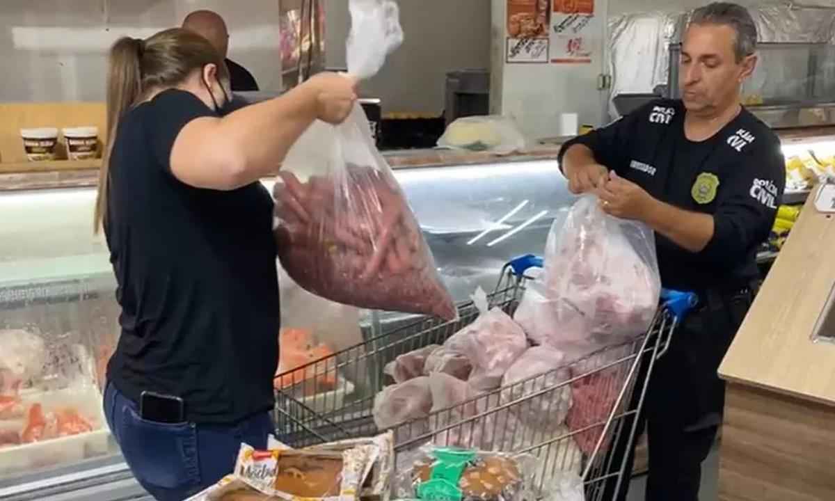 Dono de açougue é preso com uma tonelada de carne em situação irregular - PCMG/Divulgação
