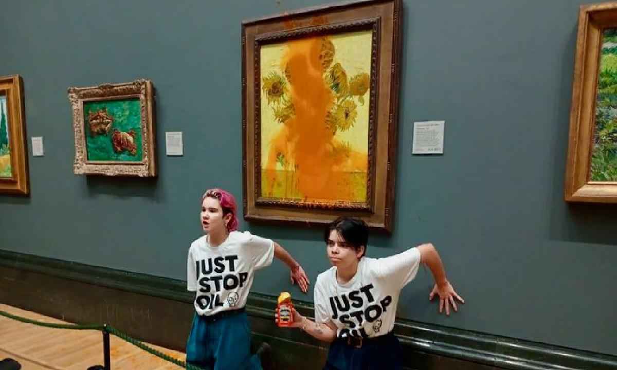 Vídeo: ativistas jogam sopa de tomate em pintura de Van Gogh em Londres - Just Stop Oil/Reprodução