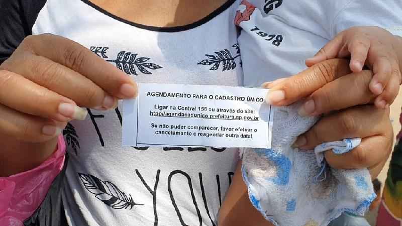 'Fila de 24h na calçada e sem banheiro': o desespero de mães que temem perder Auxílio Brasil - Felipe Souza