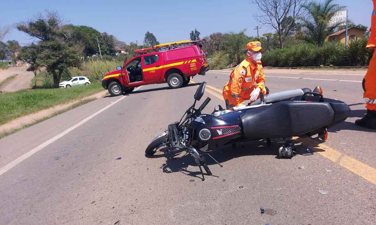 Homem tem crise nervosa ao se envolver em acidente que matou motociclista - Corpo de Bombeiros/Divulgação