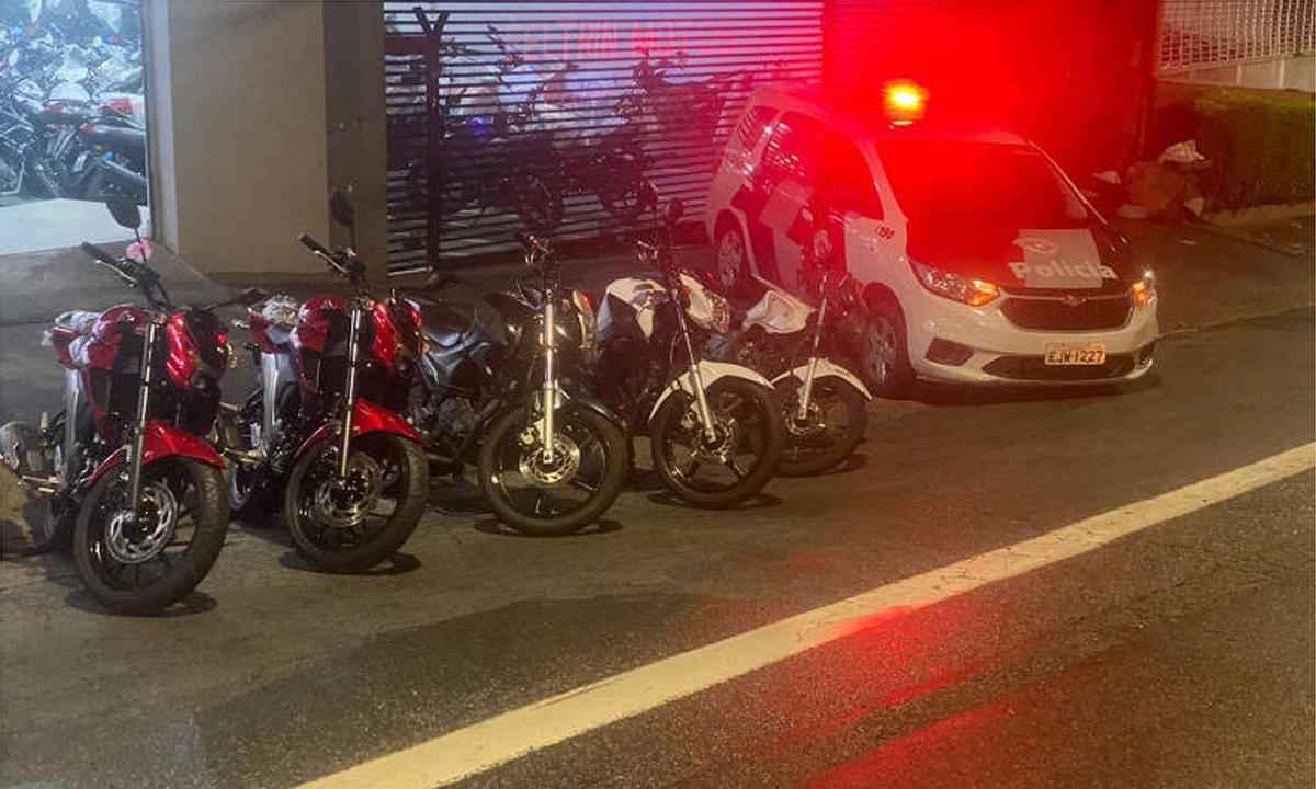 PM preende criminosos que fizeram arrastão em loja de motos em SP - Folhapress