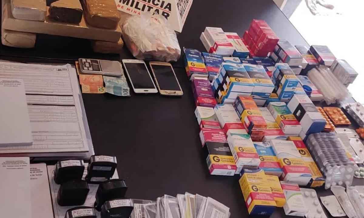 PM prende suspeito de tráfico de drogas e venda de medicamentos controlados - Divulgação PMMG