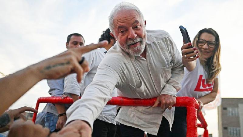 A origem do uso do vermelho pela esquerda que incomoda aliados de Lula - Carl de Souza/Getty Images