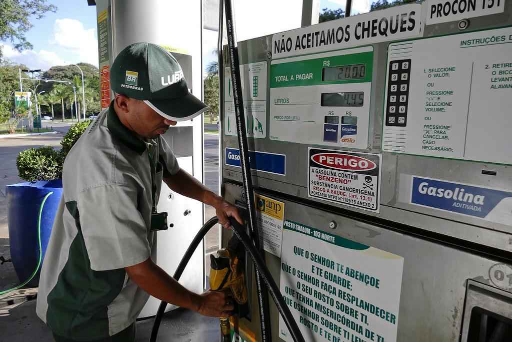 Petrobras deveria aumentar preços de gasolina e diesel, dizem importadores - Roque de Sá/Agência Senado