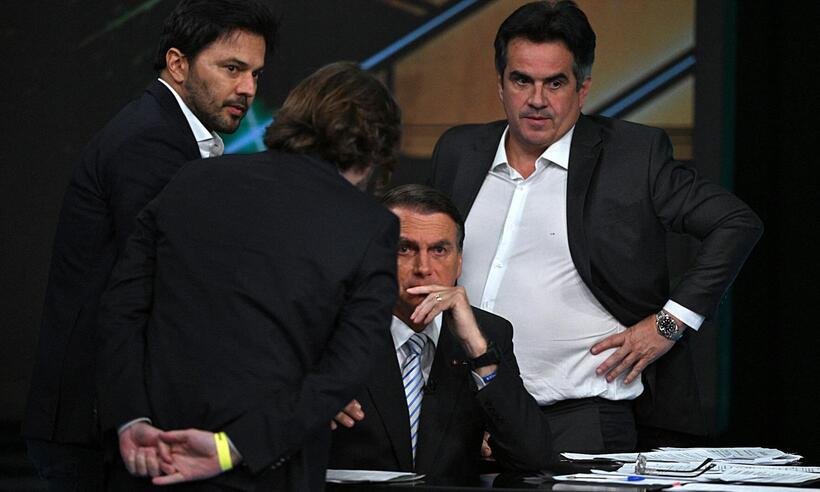 Campanha de Bolsonaro deve explorar imagem de perseguido pelo TSE -  Nelson ALMEIDA / AFP