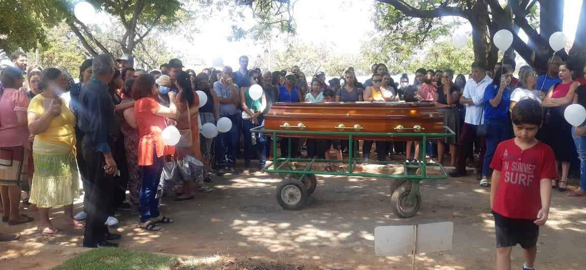 Corpo de estudante que se afogou durante trabalho de campo é sepultado - Luiz Ribeiro/DA Press