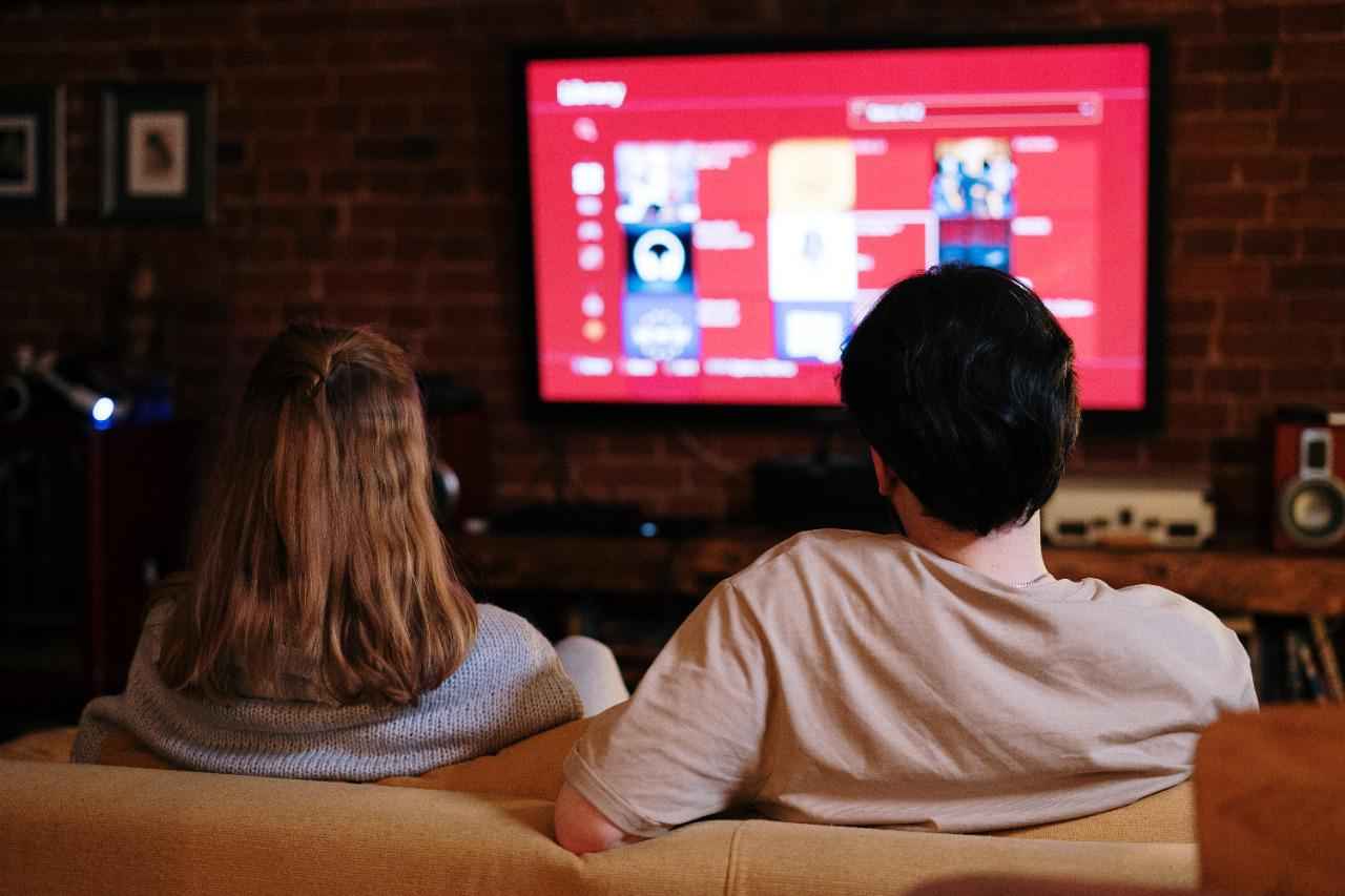 Aprenda a transformar sua TV antiga em uma smart TV com apps de streaming - Pexels