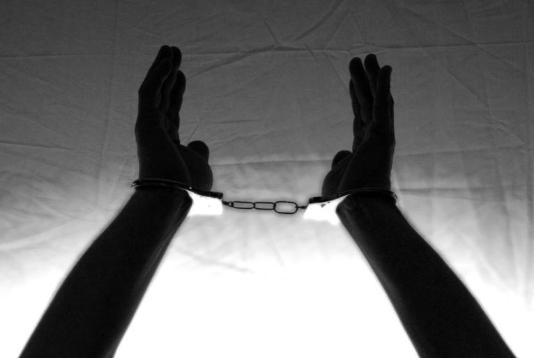 Homem é preso por deixar esposa em cárcere há 15 anos - Pixabay