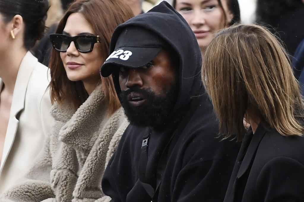Kanye West diz que perdeu R$ 10 bilhões em um dia e não morreu por isso - JULIEN DE ROSA / AFP
