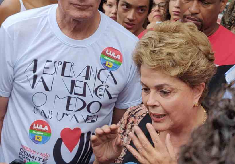 Ex-presidente Dilma Rousseff é aplaudida e vaiada ao votar em BH - Jair Amaral/EM/D.A Press