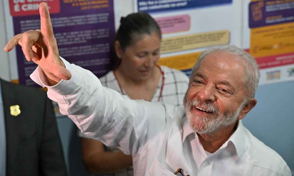 Lula diz que, se eleito, terá pouco tempo para a transição de governo - NELSON ALMEIDA / AFP