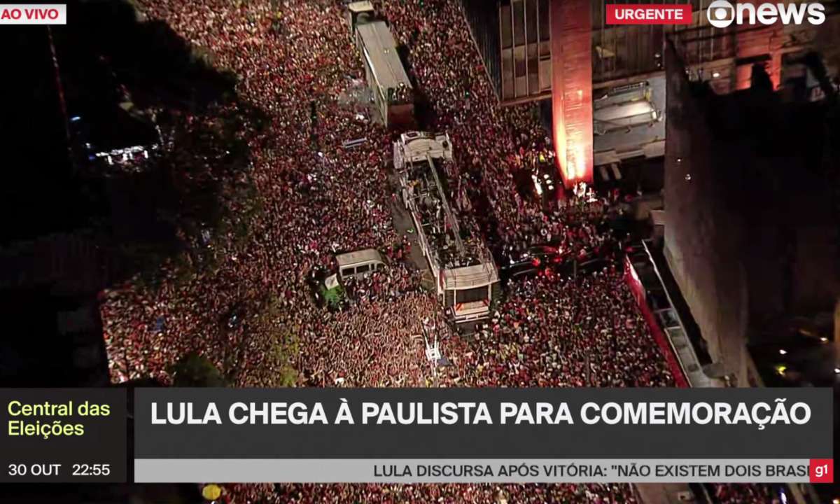 Bonner na transmissão da vitória de Lula: 'Imagem linda da Av. Paulista' - Reprodução
