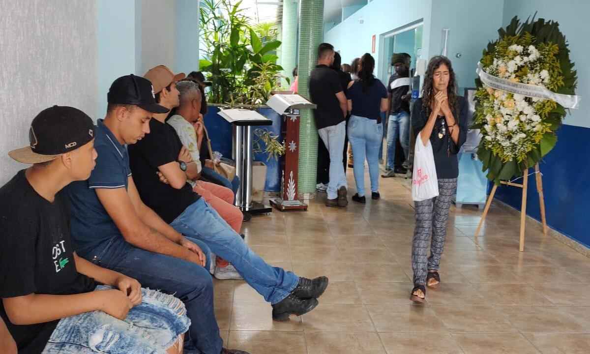 Crianças assassinadas em Santa Luzia são veladas em BH - Jair Amaral/EM/D.A Press
