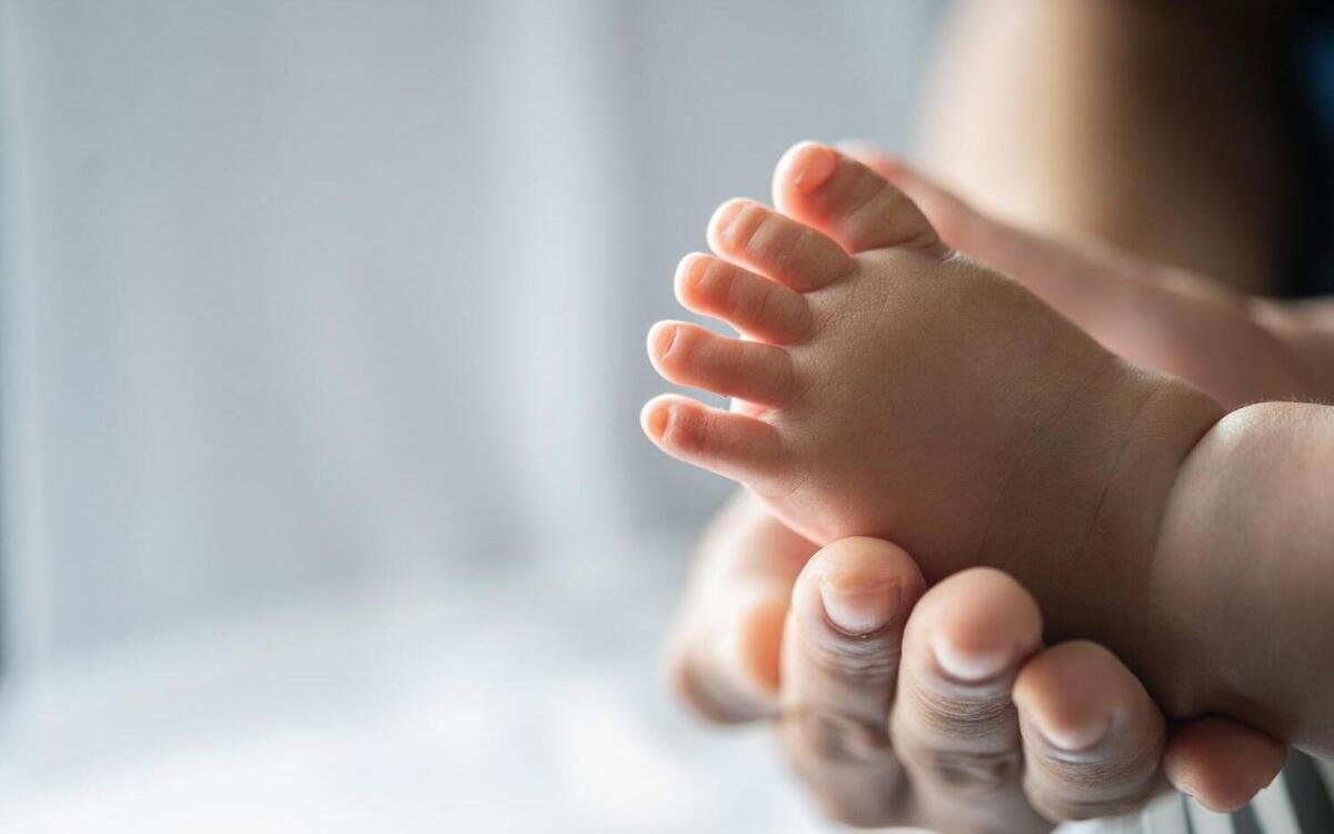 Bebês e crianças: unhas encravadas são comuns e exigem atenção - Freepik/Divulgação