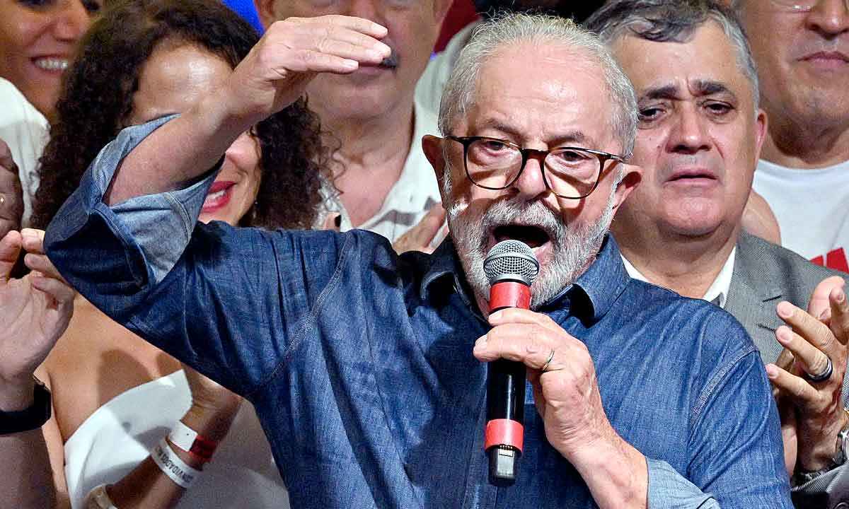 Lula recebe um cheque em branco dos brasileiros? - Nelson Almeida/AFP