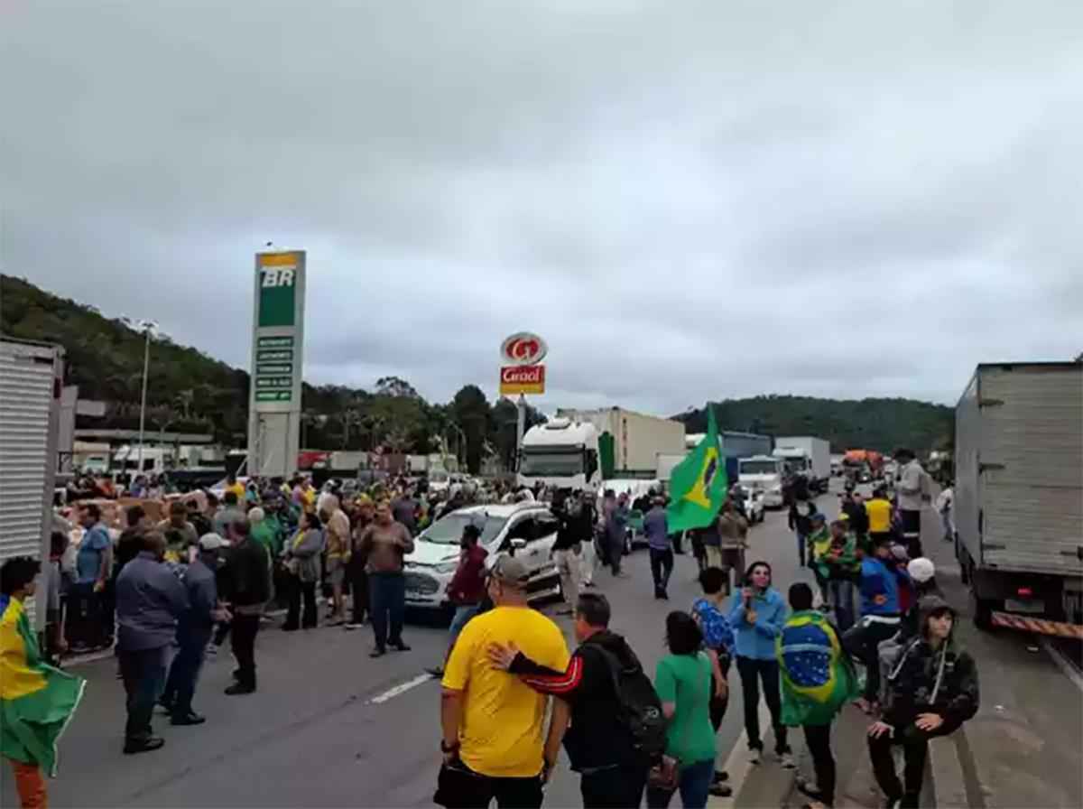 Rodovias federais mineiras amanhecem com 12 bloqueios parciais - Bruno Luis Barros/EM/D.A/Press