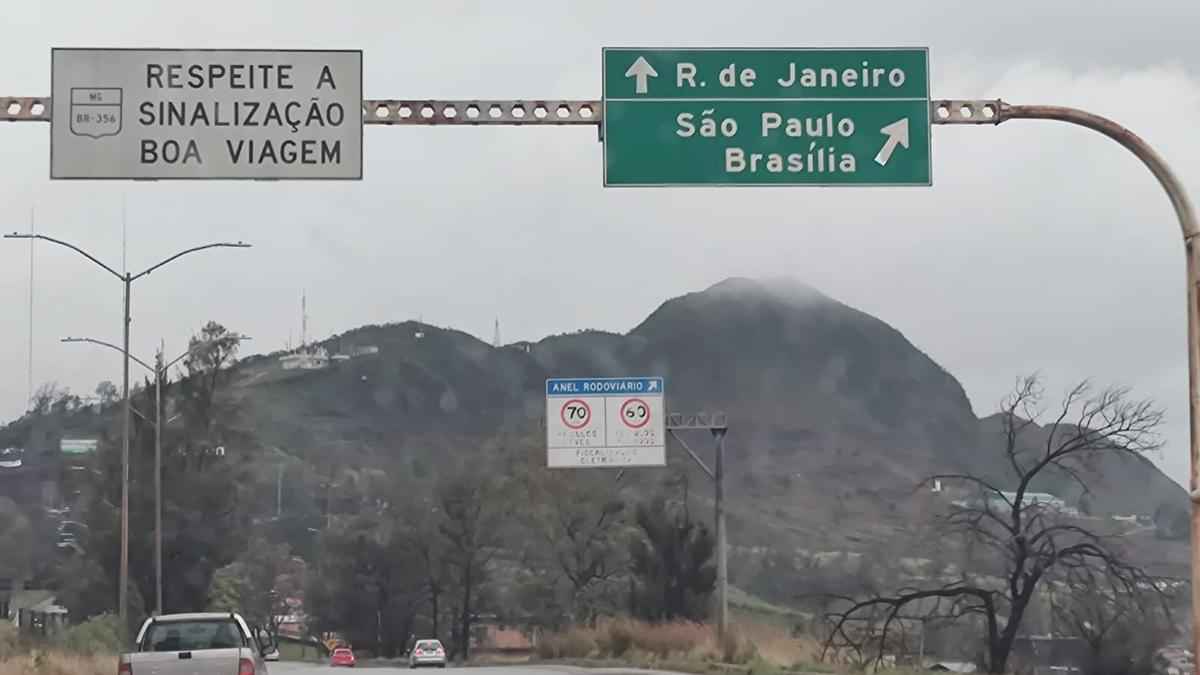 Feriado de finados não passa de 18°C com chuva em BH - Jair Amaral/EM/D.A.Press