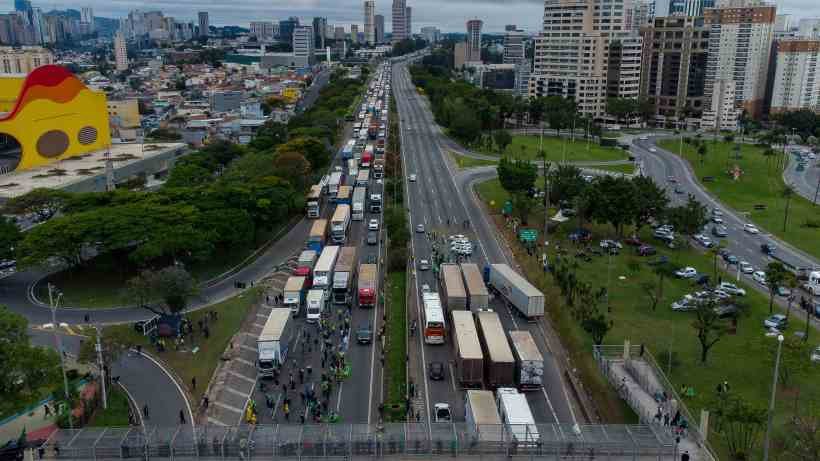 Protestos: cinco grandes fabricantes de produtos de limpeza estão fechados  - Miguel Schincariol/AFP