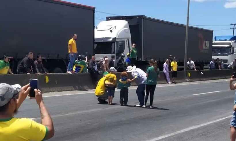 Uso de crianças em bloqueio em Santa Catarina vira alvo de investigação - Divulgação/Polícia Rodoviária Federal