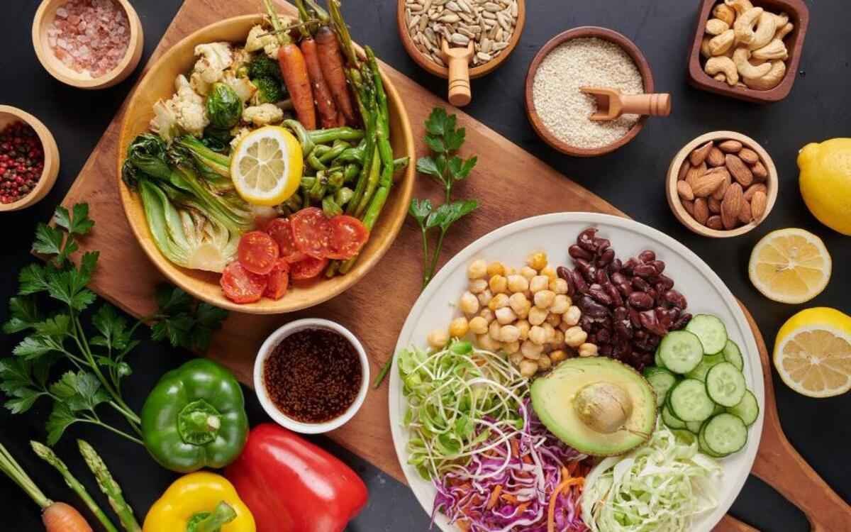 Dieta vegana crua pode ocasionar alguns riscos; saiba quais - Freepik/Divulgação
