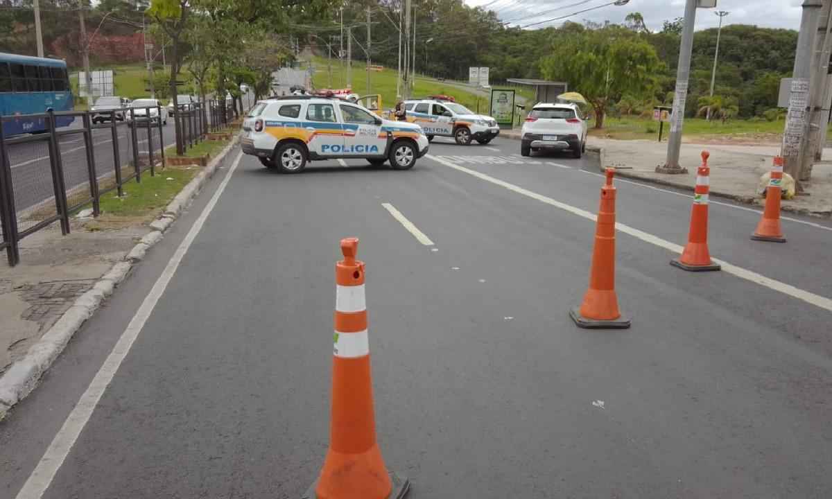 Acidente deixa motociclista ferido e complica trânsito na Carlos Luz, em BH - Divulgação/BHTrans