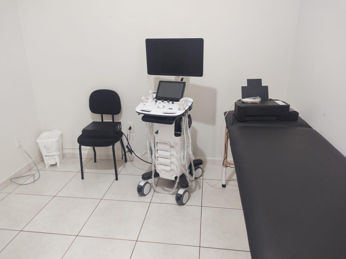 Aparelho de ultrassom sem uso está parado há 1 ano no Cerest em Passos - Francisco Sena/Reprodução 