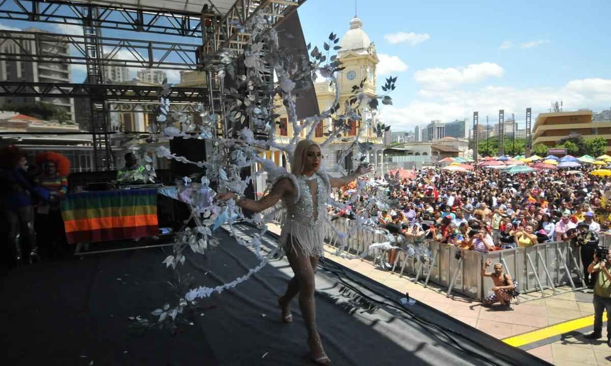 Parada do Orgulho LGBT reúne milhares de pessoas na Praça da Estação  - Gladyston Rodrigues/EM/D.A Press