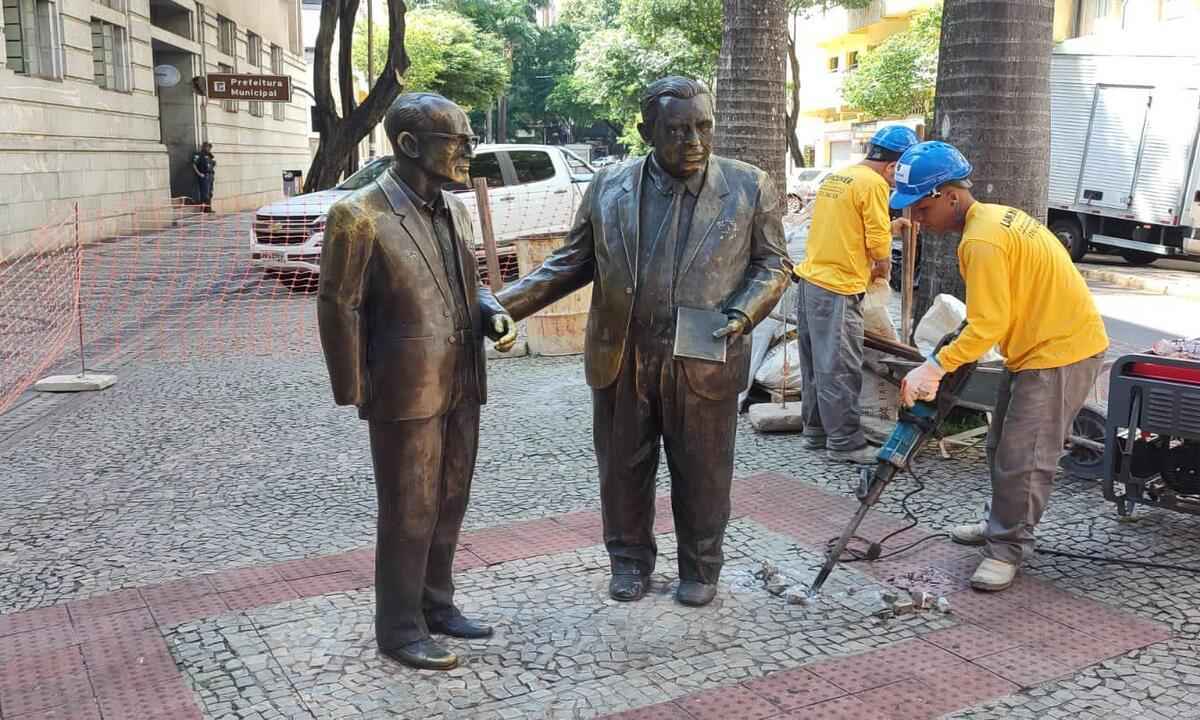 PBH inicia hoje retirada de estátuas de escritores para restauração - Jair Amaral/EM/D.A Press