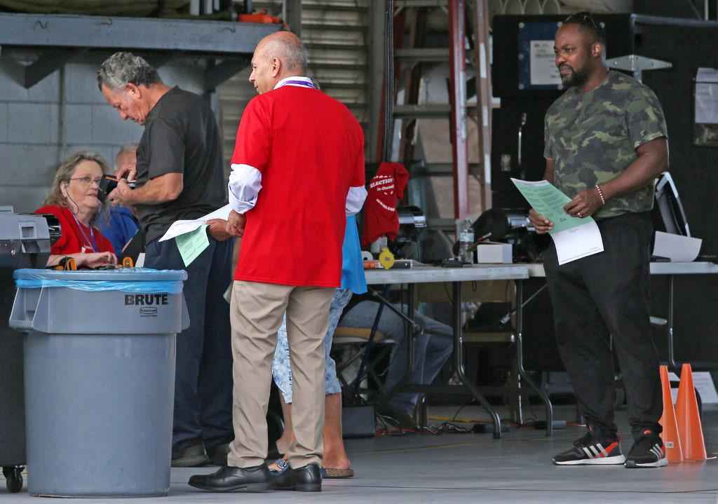 EUA comparece às urnas para eleições cruciais de meio de mandato - Gregg Newton / AFP