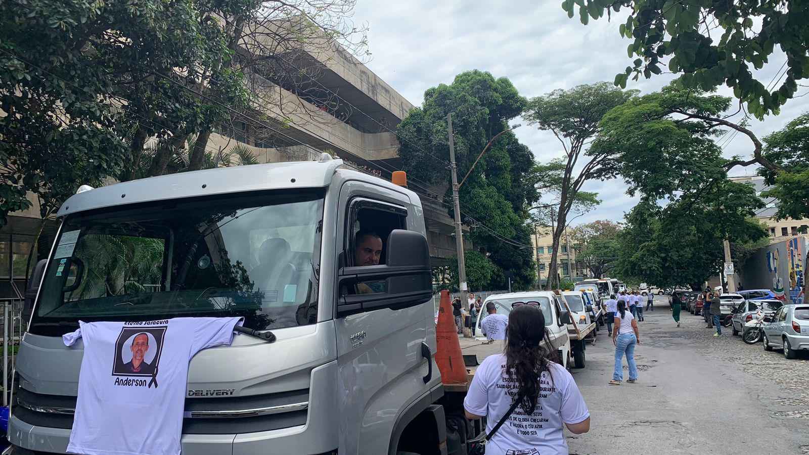 Reboquistas fazem buzinaço pedindo justiça por motorista morto por delegado - Maicon Costa/EM/D.A Press