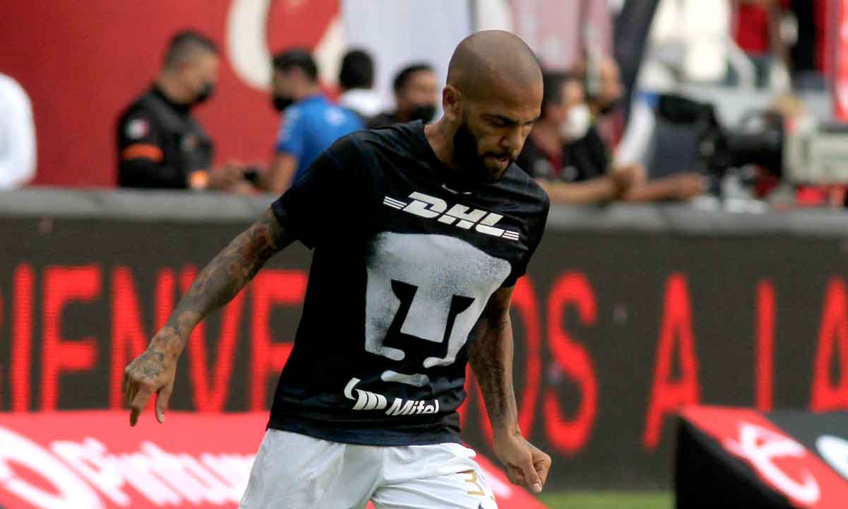 Pergunta dos internautas: por que Tite convocou Daniel Alves?