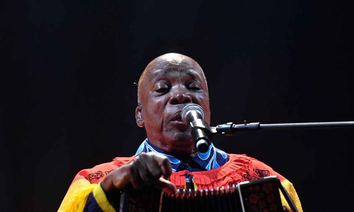 Milton Nascimento dá adeus aos palcos durante show apoteótico no Mineirão - Alexandre Guzanshe/EM/D.A. Press
