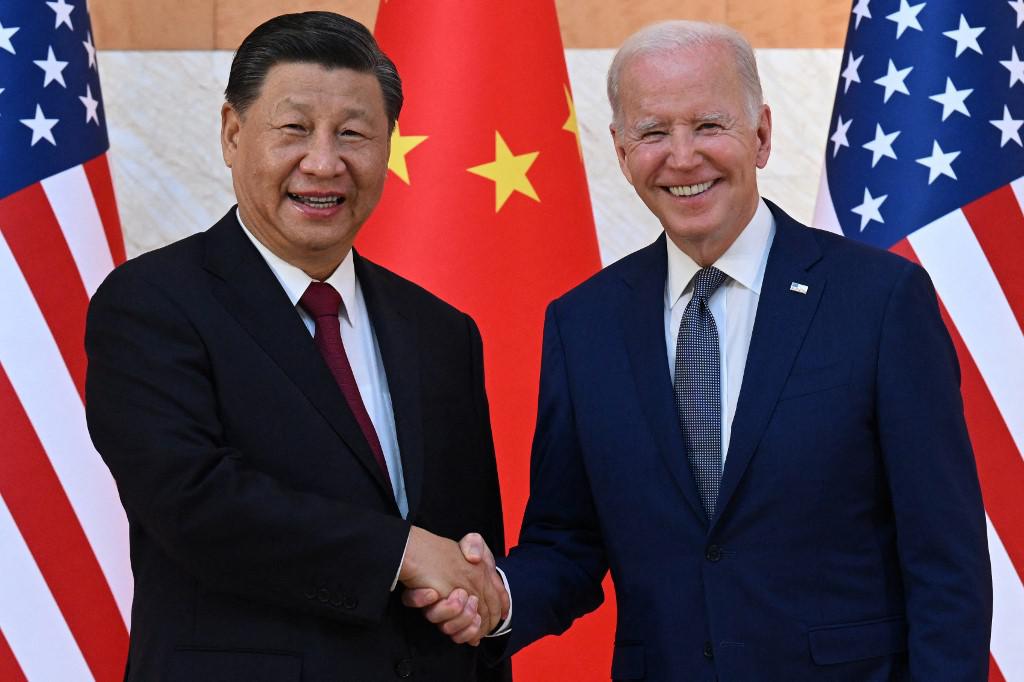 Biden e Xi prometem evitar conflito EUA-China durante reunião em Bali - SAUL LOEB / AFP