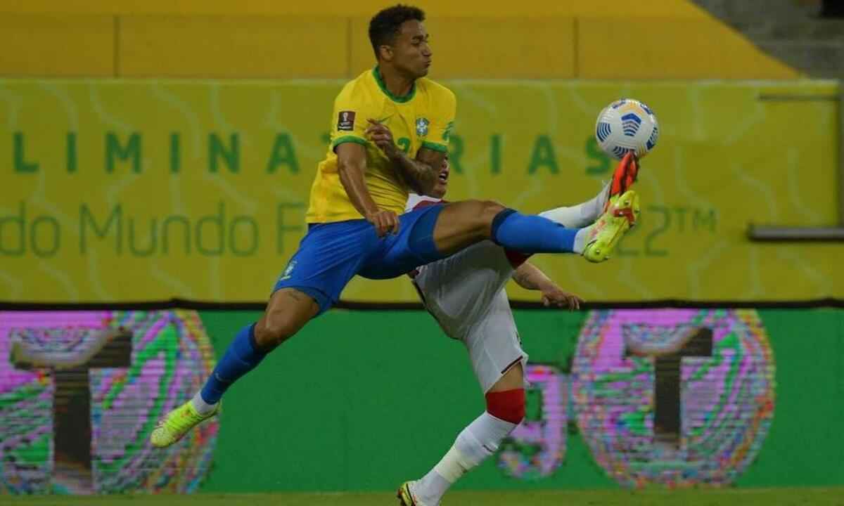 Seleção Brasileira: veja os perfis dos laterais Danilo e Daniel Alves - NELSON ALMEIDA / AFP - 9/9/21