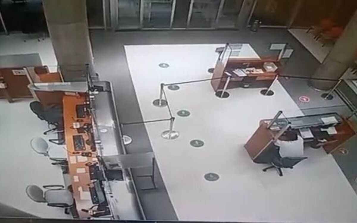 Vídeo: guarda de hospital conversa com 'fantasma' de paciente  - Twitter/Divulgação