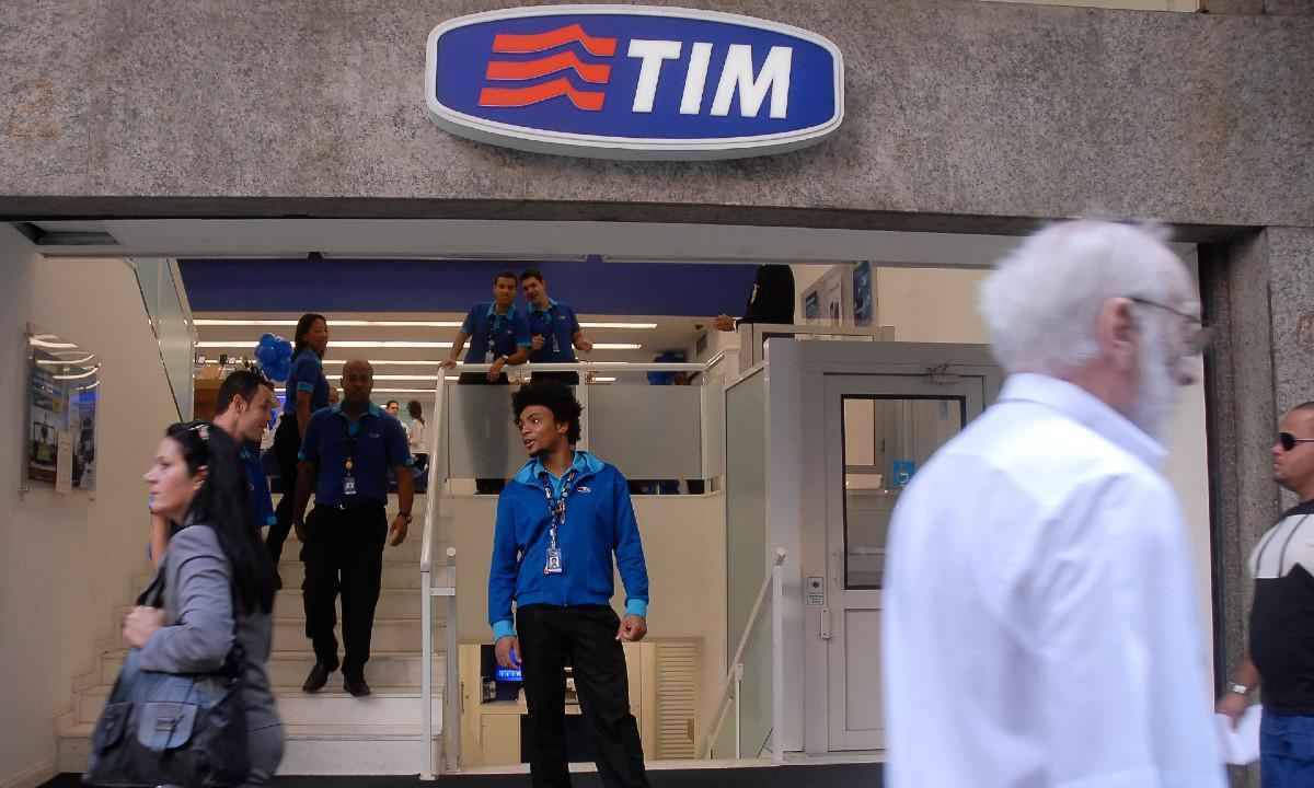 Tim é multada em R$ 864 mil por telemarketing irregular em Minas - Tânia Rego/Agência Brasil