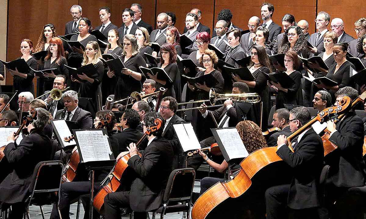Maestro argentino rege a Sinfônica de Minas Gerais, no "Réquiem", de Mozart -  Paulo Lacerda / divulgação