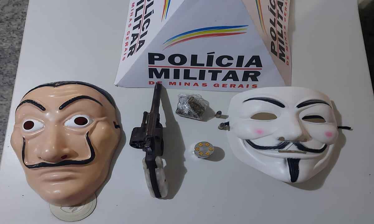 Homens mascarados são presos por atirar em vítima no interior de Minas - Divulgação/Polícia Militar