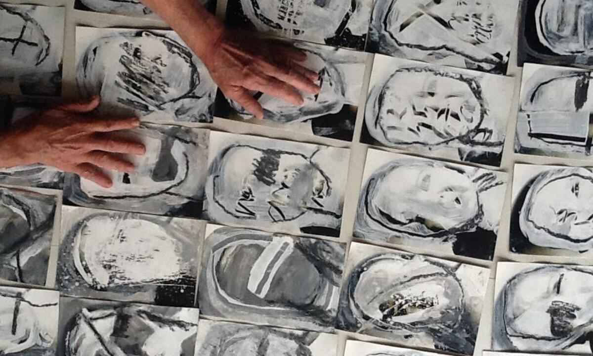 Artista monta exposição a partir de foto de bebê descartada em caçamba - Ateliê Marco Tulio Resende/divulgação