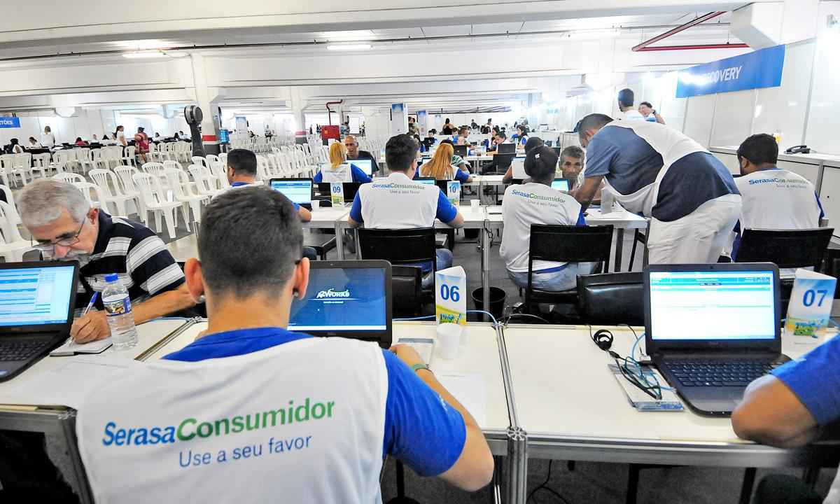 Descolamentos econômicos no Brasil dos endividados - Jair Amaral/EM/D.A Press - 30/3/16
