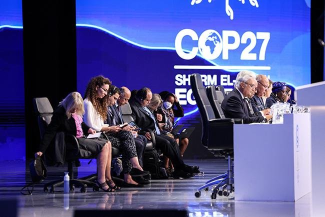  Decisão histórica: COP27 cria fundo para reparar perdas e danos climáticos - JOSEPH EID / AFP