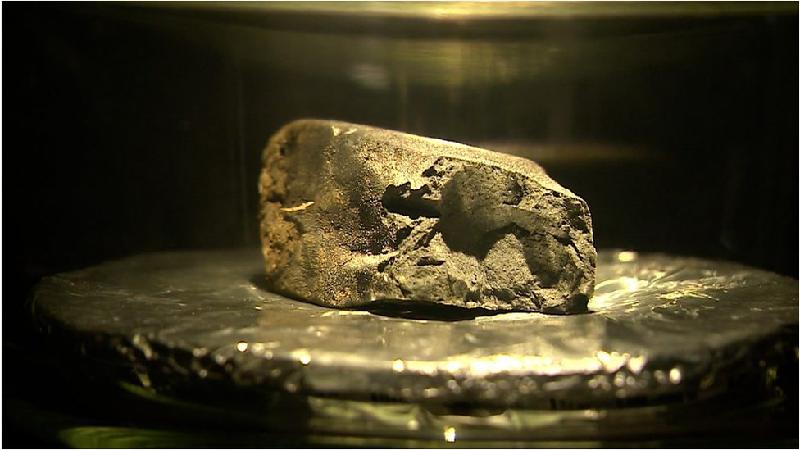 O meteorito que reforça tese de que água da Terra veio do espaço - BBC