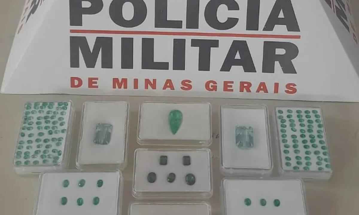 Homem é detido por transportar pedras preciosas sem autorização em Minas - PM/Divulgação