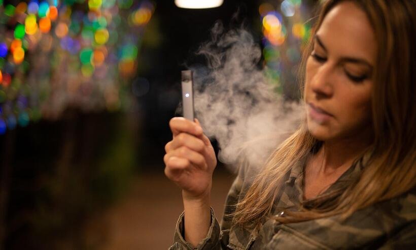 Cigarro eletrônico aumenta risco de ter cárie, diz estudo - sarahjohnson/Pixabay