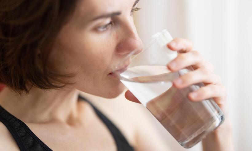 Qual é a quantidade ideal de copos de água por dia?  -  Engin Akyurt/Pixabay