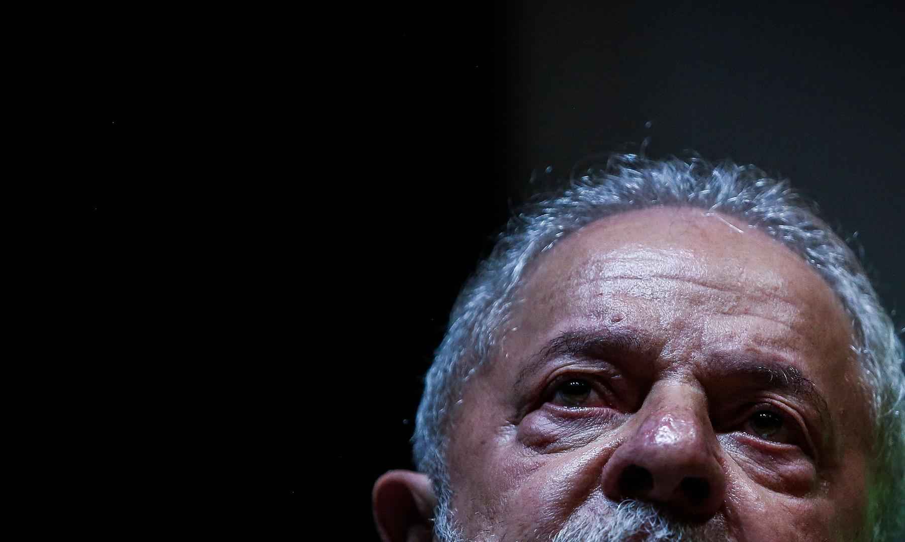 Centrais sindicais vão pedir salário mínimo de R$ 1.342 para Lula - CARLOS COSTA / AFP